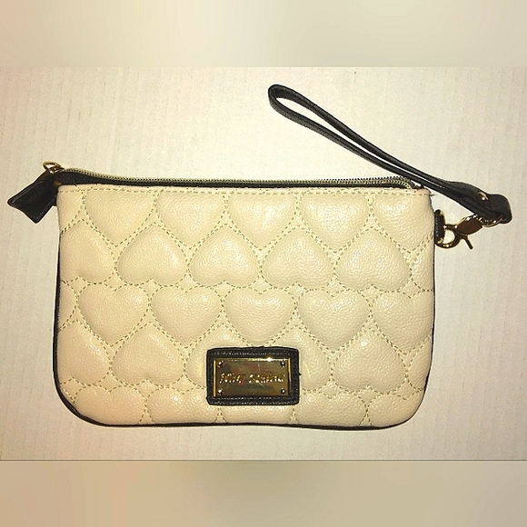 ★Brand New★BETSEY JOHNSON Large Quilted Hearts "M" initial Wristlet★Rare★ - Picture 3 of 16